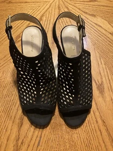 Liz Claiborne Black Chunk Heel Slingback with Buckle Size 8.5 New - Picture 1 of 8