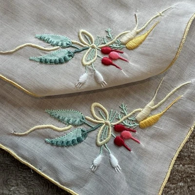 Vintage Cocktail Servietten Madeira Marghab bestickt Organdy Karotten & Erbsen 2 - Bild 1 von 4