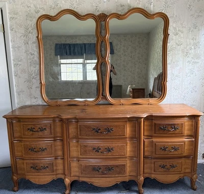 Vintage Thomasville  Mid-Century French Provincial 5-Piece Bedroom Set  - Image 1 of 4