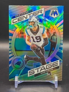 2023 Panini Mosaic Adam Thielen Center Stage Silver Prizm #CS-AT Panthers - Foto 1 di 2
