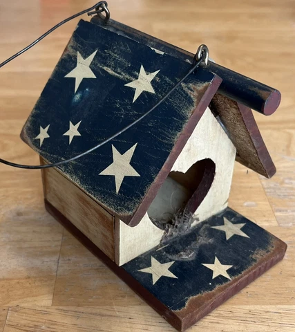 Americana Hanging Birdhouse with decorative Stars on the Roof & Entryway Cover