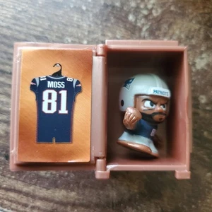 Collectable Teenymates Randy Moss Patriots With Locker NFL Mint Condition Locker - Picture 1 of 3