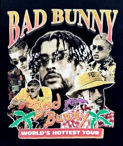 Bad Bunny 2022 Concert Tour schwarzes Herren-T-Shirt Worlds Hottest Big Logo gebraucht, in einwandfreiem Zustand Large - Bild 1 von 4