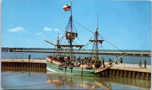 The Godspeed, Replica of Ship that Brought Colonist to Jamestown, Va. Postcard - Picture 1 of 2