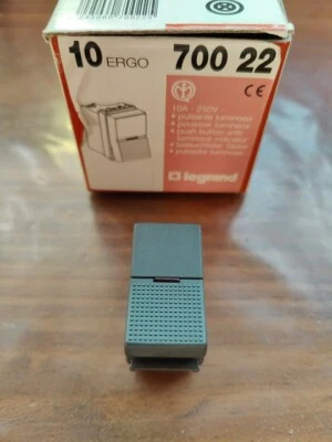 Pulsante luminoso rosso 10A Legrand ERGO art. 700 22. Nuovo e raro