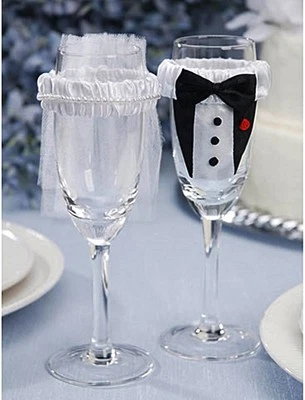 Cubiertas decorativas de vidrio de champán para novios de novia y novio favor de boda por Victoria Lynn  Foto 1 de 3