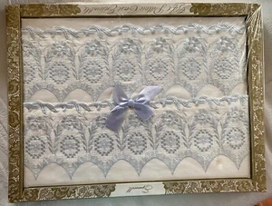 Vintage State Spunwell White Blue Hand Embroidered Pillowcases Orig. Pkg. DWR - Picture 1 of 3