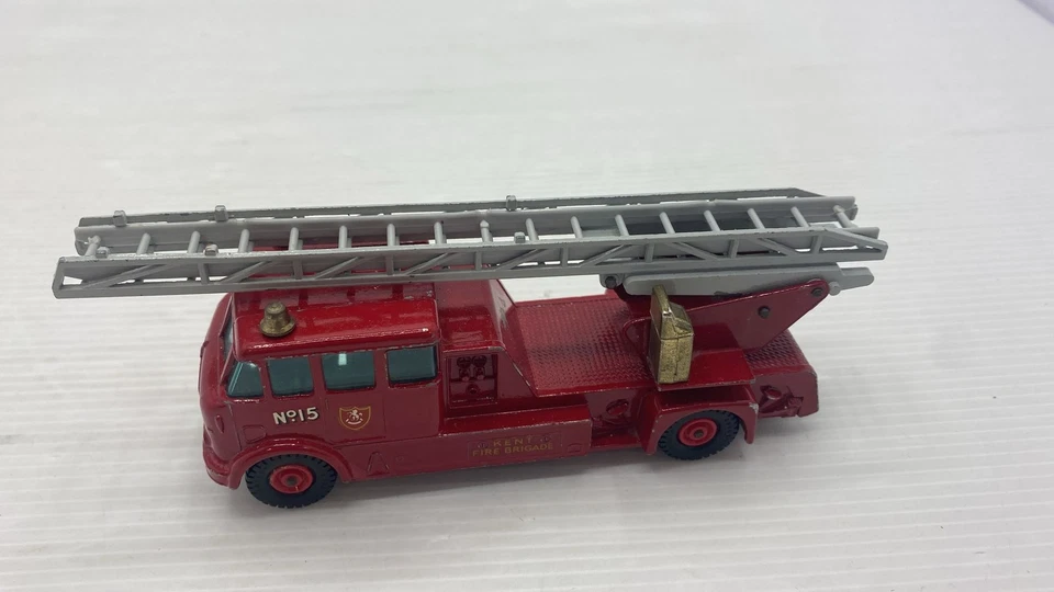 MATA010 Matchbox Merryweather fire engine autopompa dei vigili del fuoco 1/50  - Immagine 1 di 4