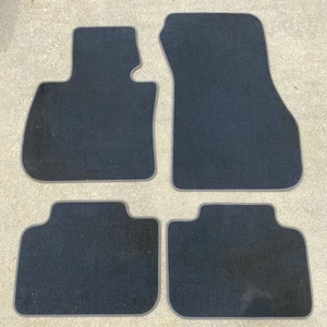 FÁBRICA 2016-2024 BMW X1 ALFOMBRA INTERIOR ALFOMBRILLA JUEGO DE 4 OEM NEGRO GRIS - Imagen 1 de 9