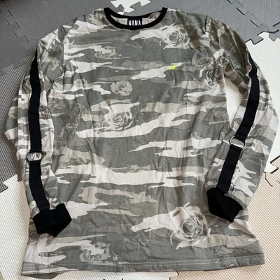 Camisa para hombre Nana Judy camuflada verde militar con estampado de flores rosa manga larga pequeña” Foto 1 de 4