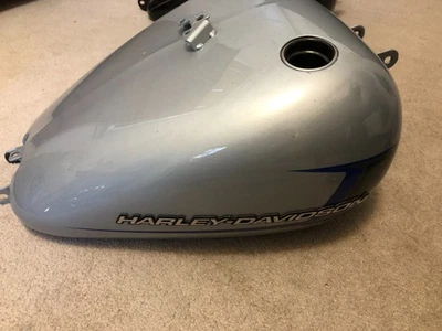 Tanque de combustible deportivo Harley Davidson para motocicleta Foto 1 de 4