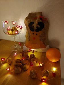 Valentinstag? Neu aus Dänemark: Micro LED Lichterkette rote Holzherzen 2,3m  - Bild 1 von 4