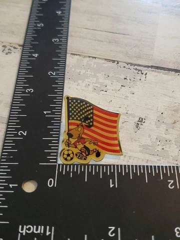 1994 World Cup Soccer USA Flag Pin with Mascot:  CAMEROON Uf Cover