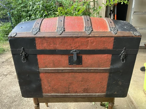 Antique Metal and Wood Camel Back Trunk w/tray, original metal and wood trim Cover