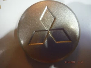 OEM 2004-2012 Genuine Mitsubishi Endeavor Disc Wheel Center Cap 4252A073HA - Bild 1 von 2