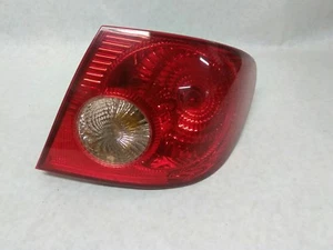Luz trasera lateral derecha para pasajero Toyota Corolla 2003-08 - cuarto de panel montado - Imagen 1 de 5