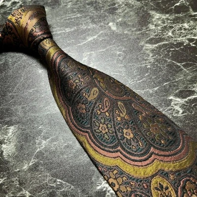 Corbata Burberrys seda cachemira negra y dorada patrón clásico usada Foto 1 de 4