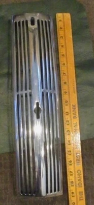 Ford Grill Center 1940 estándar o camioneta Foto 1 de 4