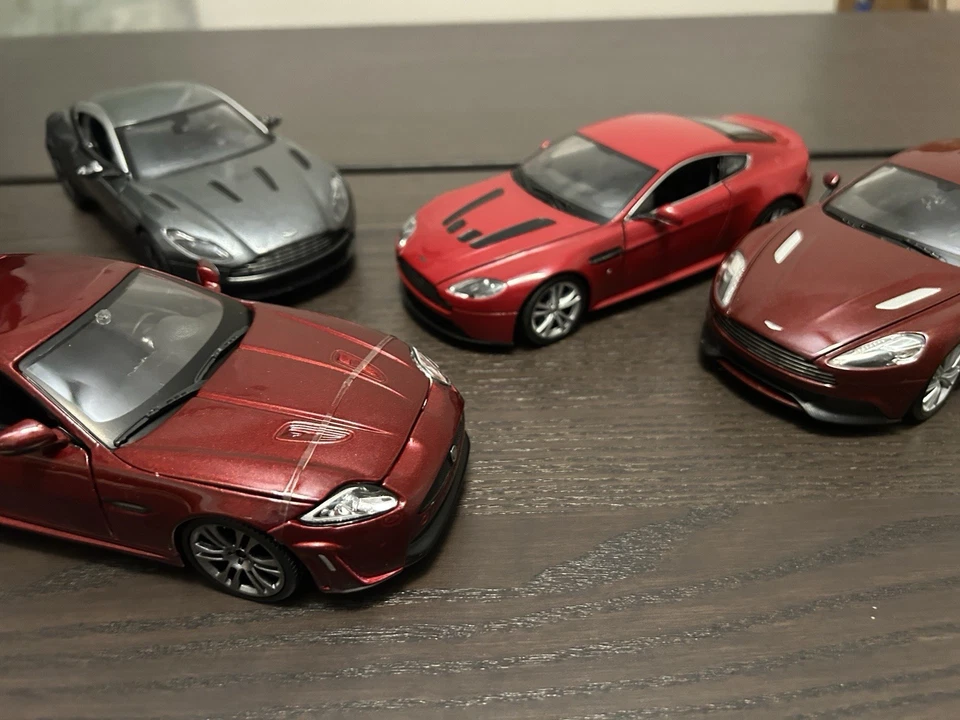 1/18 Maisto Burago Welly Aston Martin Jaguar Foto 1 de 4