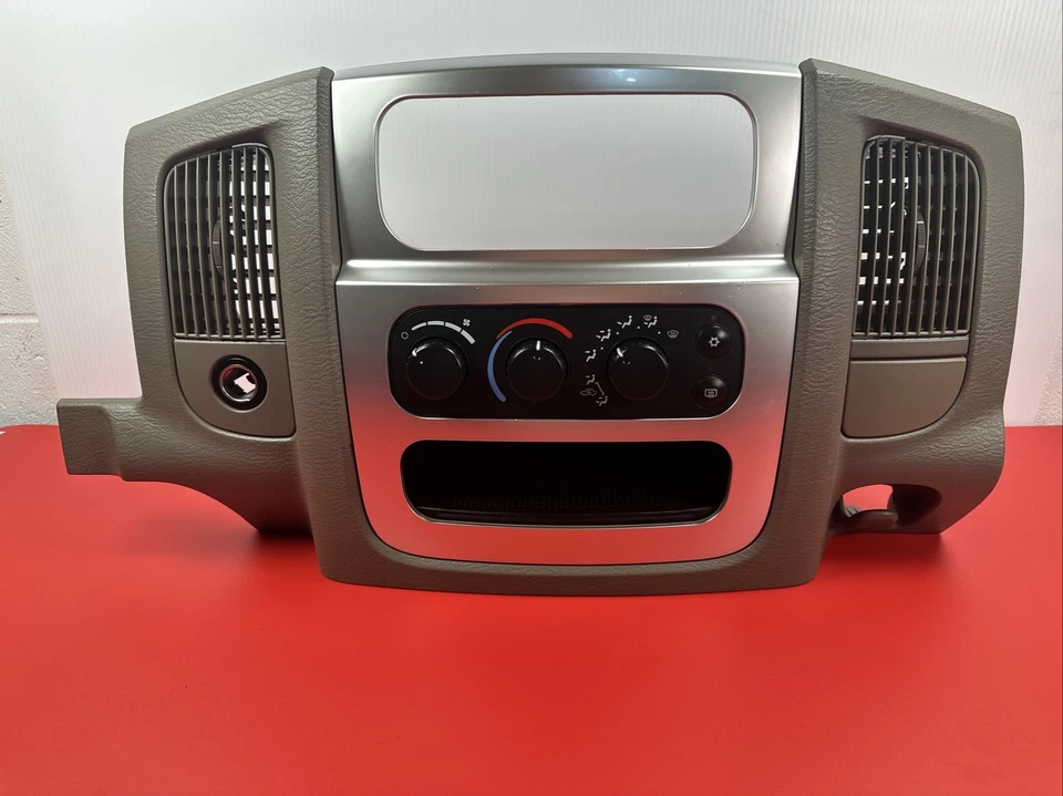 2002-2005 Dodge Ram 1500 & 03-05 2500 3500 Dash Radio Bezel AC Vents Panel Trim — 第 1/4 张图片