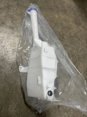 98620C5000 Windshield Washer Reservoir Tank For Kia Sorento 2016-2020 - Image 1 of 4