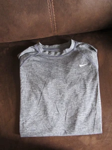 Nike Dri-FIT UPF 40+ T-shirt manica corta allenamento atletico maglietta uomo grande - Foto 1 di 3