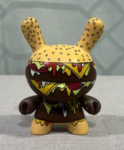 Kidrobot Dunny Serie 4 – “Burger” por Twelve Car Pile Up – Figura Vinilo 3” 2007 - Imagen 1 de 6