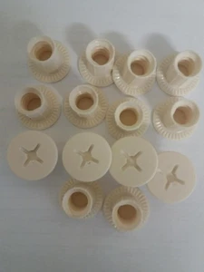 Smoby Ersatzteil E17052 Schrauben Innengewinde 14 Stück für Smoby Spielhäuser - Bild 1 von 1