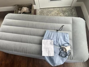 Materasso gonfiabile e pompa letto espresso Simmons Beautyrest. Twin usato - Foto 1 di 6