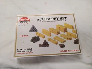 Juego de accesorios modelo Power escala N #1507 nuevo en caja cercas barriles madera - Imagen 1 de 3