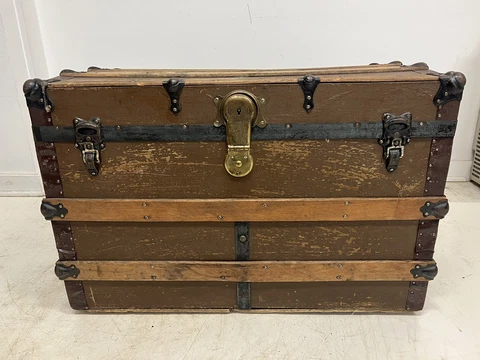 Vintage WOOD STEAMER TRUNK chest coffee table storage box antique brown loft Cover