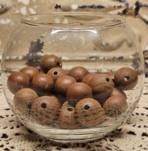 32X Runde 11mm Dunkle Holz Auffädeln Perlen Zum Selbermachen Basteln mit Bohrlöchern (lesen) - Bild 1 von 3