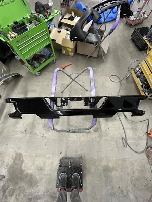 Parachoques trasero Chevrolet Silverado/GMC SIERRA 1500 2019 2020 2021 2022 OEM Foto 1 de 4