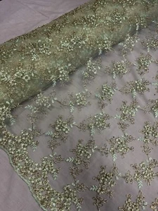 "Tela de red de tul nupcial festoneada con cuentas de perla verde/oro como nueva 45"" de ancho" - Imagen 1 de 6