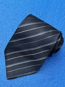 Authentic ROMEO GIGLI Striped Design On Navy Blue 100% Silk Necktie Tie - Picture 1 of 13
