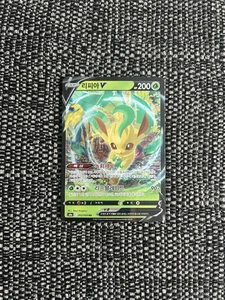 Tarjeta Pokémon Leafeon V 002/069 s6a Eevee Heroes COREANA Casi Como Nueva - Imagen 1 de 2