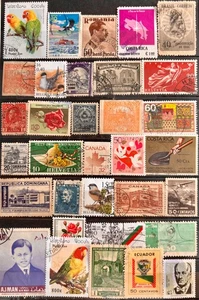 WORLDWIDE - DIFFERENT TOPICS E672 - LOT OF 33 USED STAMPS - Picture 1 of 1