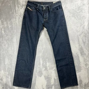 Jeans rectos regulares Diesel Larkee para hombre talla 33x34 azul oscuro lavado 0088Z - Imagen 1 de 14