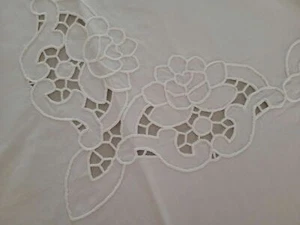 Elegant Tablecloth x12 in pure cotton with carved hand embroidery - Picture 1 of 12