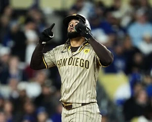 Fernando Tatis Jr. Pointing Up San Diego Padres 8x10 MLB Baseball Photo - Picture 1 of 1