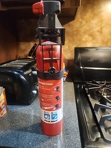 First Alert Fire Extinguisher 4lb B & C Rechargeable - Picture 1 of 4