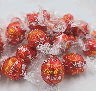 Lindt Lindor Milk Chocolate Truffles Bag - Approx 80 balls, 1kg - Sold Loose - Image 1 of 4