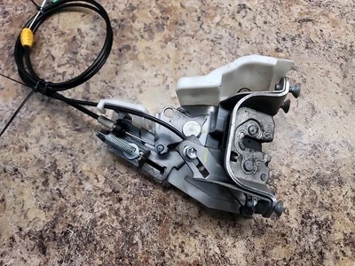 Toyota Sienna RH 2011-2017 pestillo puerta corredera derecha OEM 6937008031 Foto 1 de 4