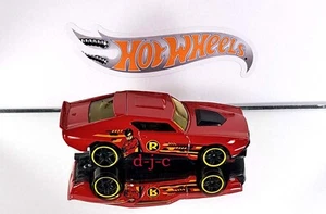 2023 Hot Wheels Batman Design Robin Muscle Bound rot lose - Bild 1 von 4
