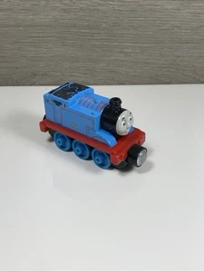 Thomas der Zug runder Magnet Metall Druckguss Panzer Lok Abenteuer Freunde - Bild 1 von 9