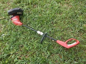 UT41112B Homelite 13" 4Amp Straight Electric String Trimmer - SN: BM13253D070742 - Picture 1 of 3