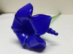 ART GLASS HAND BLOWN BLUE WHITE SWIRL LILY w/BUD LONG STEM GLASS FLOWER 19 1/2" - Picture 1 of 6