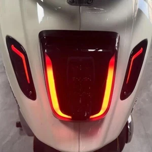 Luces LED delanteras traseras intermitentes para Vespa Primavera 125 150 Sprint 125 150 - Imagen 1 de 9