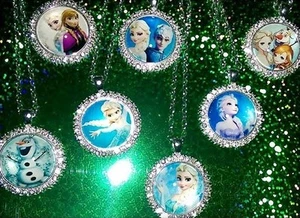 Exquisitos collares colgantes con diamantes de imitación de personajes congelados de Elsa, Anna y Olaf - Imagen 1 de 1