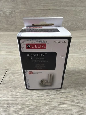 Gancho para bata individual Delta 74835-SS Bowery - Cromo Foto 1 de 4